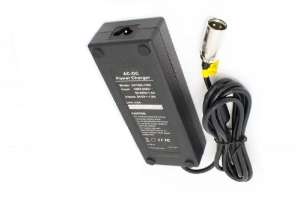 Ladegerät für E-Bike 48V Akkus mit 3 Pin XLR Stecker
