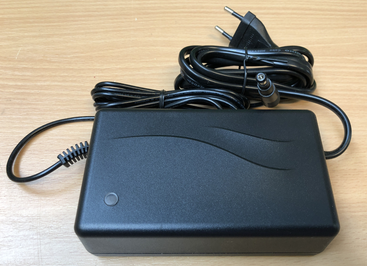 22302_0 Ladegerät für Crosswave ED2 E-Bike Akku 25V 2.35A, Hohlstecker